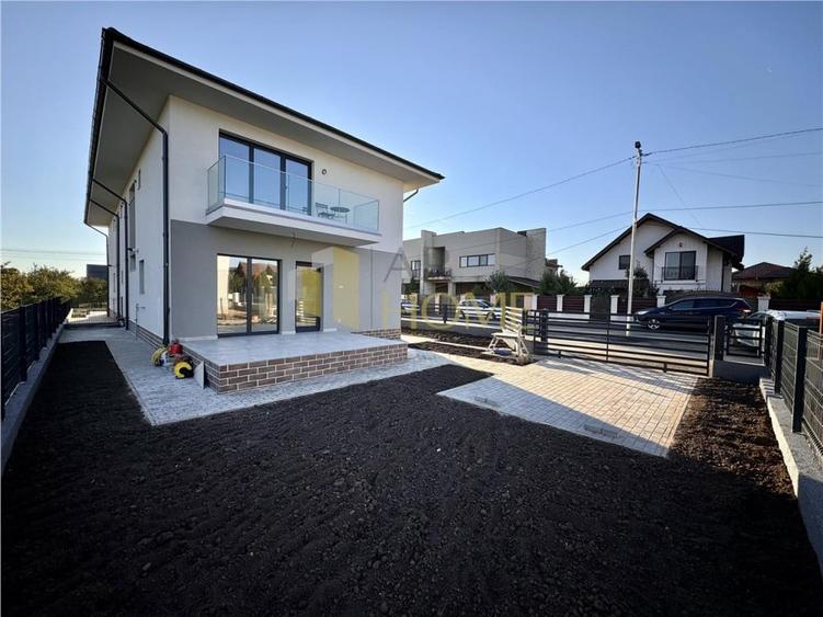Casă cu 4 camere cu Teren 230 Mp în Păulești