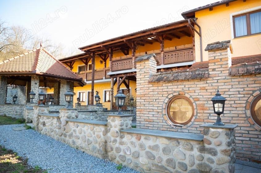 Casă cu 6 camere cu Teren 30000 Mp în Sovata