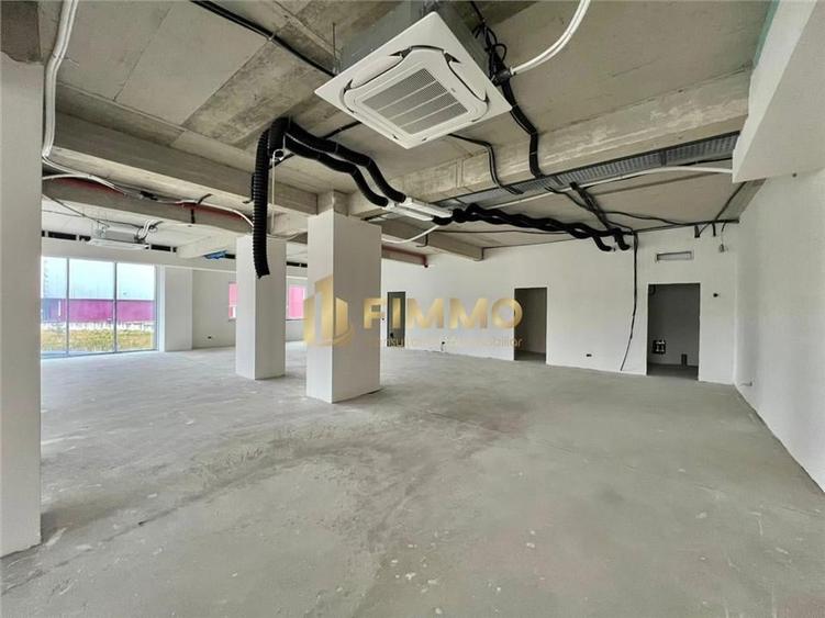 Spațiu comercial, de 220 mp, în Obcini