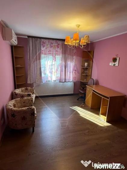 Apartament cu 4 camere decomandat în Central