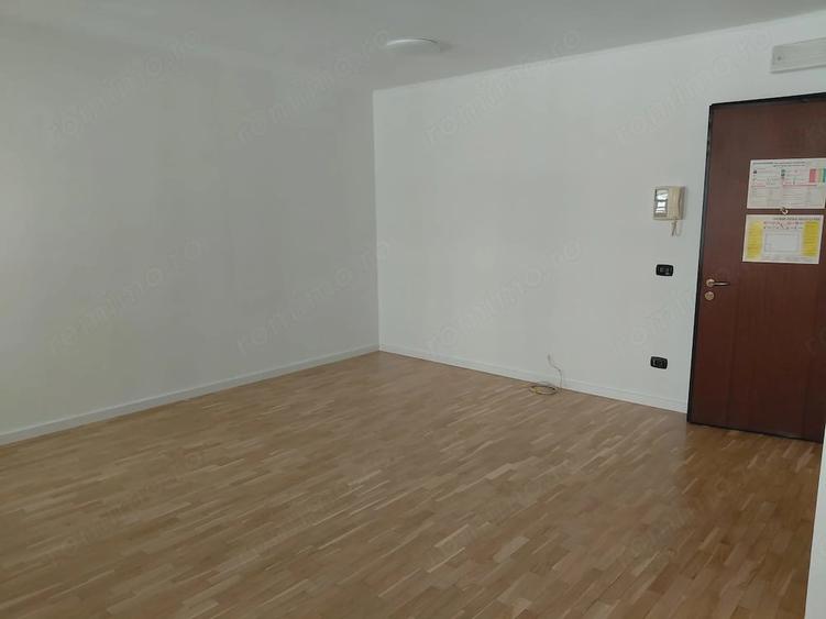 Spațiu comercial, de 30 mp, în P-ța Unirii