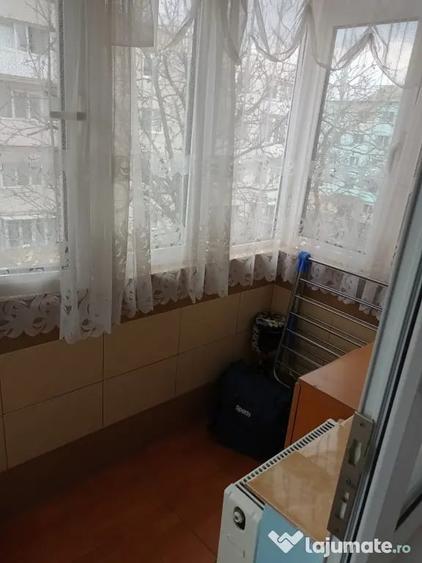Apartament cu 2 camere semidecomandat în 9 Mai