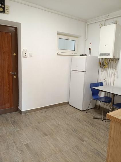 Garsonieră decomandată în Dâmbu Pietros
