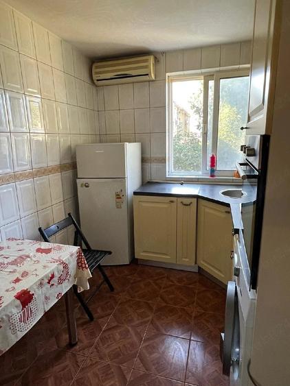 Apartament cu 3 camere semidecomandat în Ferentari