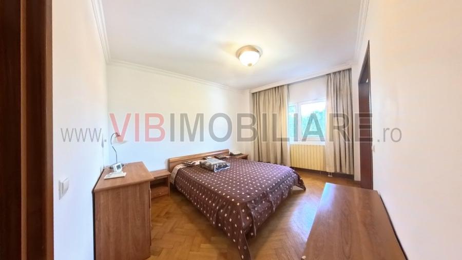 Apartament cu 3 camere semidecomandat, mobilat în Primăverii