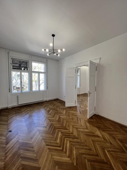 Apartament cu 3 camere semidecomandat în Neptun