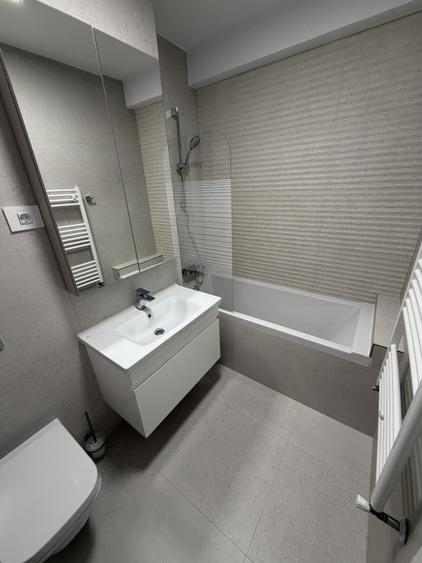 Apartament cu 3 camere semidecomandat în Străulești