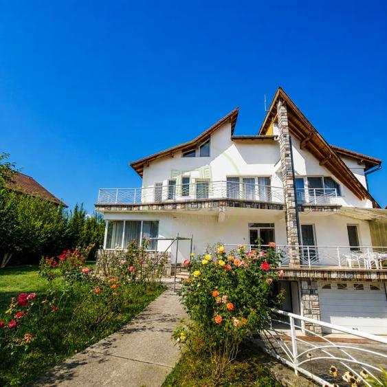 Casă individuală cu 6 camere cu Garaj în Tractorul
