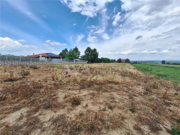 Teren intravilan 2700 mp, deschidere 123 ml, zona Hemeiusi - 10