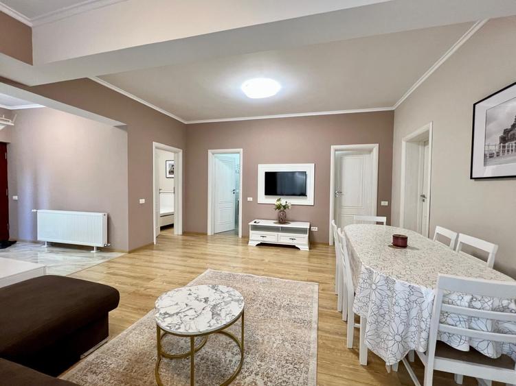 Apartament cu 4 camere decomandat, mobilat în Central