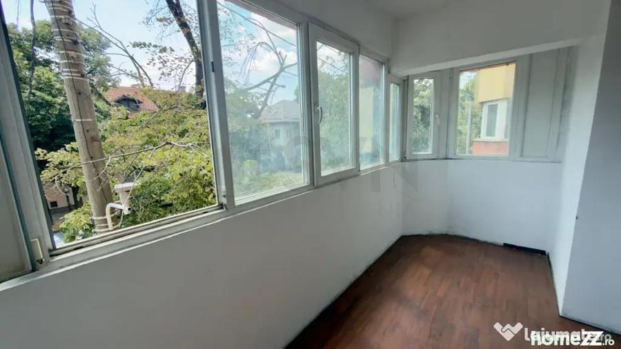 Apartament cu 3 camere decomandat în Lacul Tei