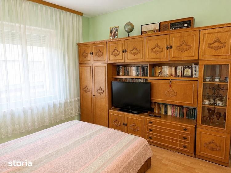 Casă cu 5 camere cu Teren 578 Mp în Joița