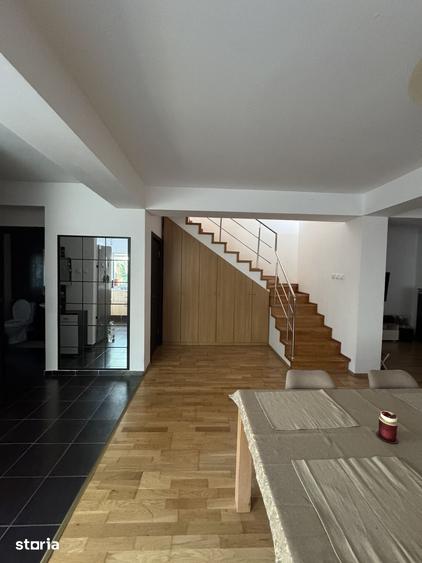 Casă cu 4 camere cu Teren 198 Mp în 1 Decembrie