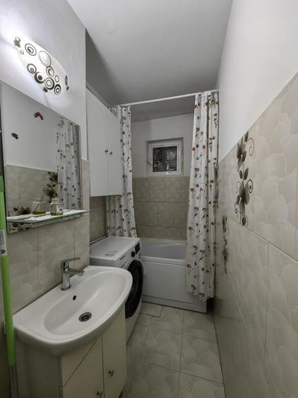 Apartament cu 2 camere semidecomandat în Letea