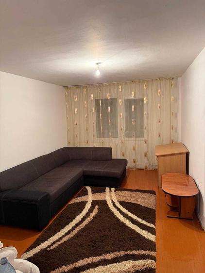 Apartament cu 2 camere semidecomandat în Micro 6