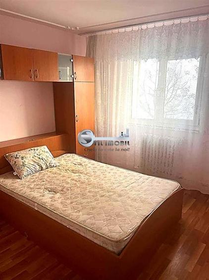 Apartament cu 3 camere decomandat, mobilat în Dacia