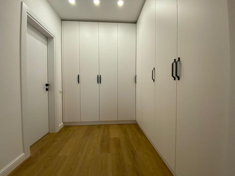 Apartament cu 3 camere semidecomandat, mobilat în Pipera