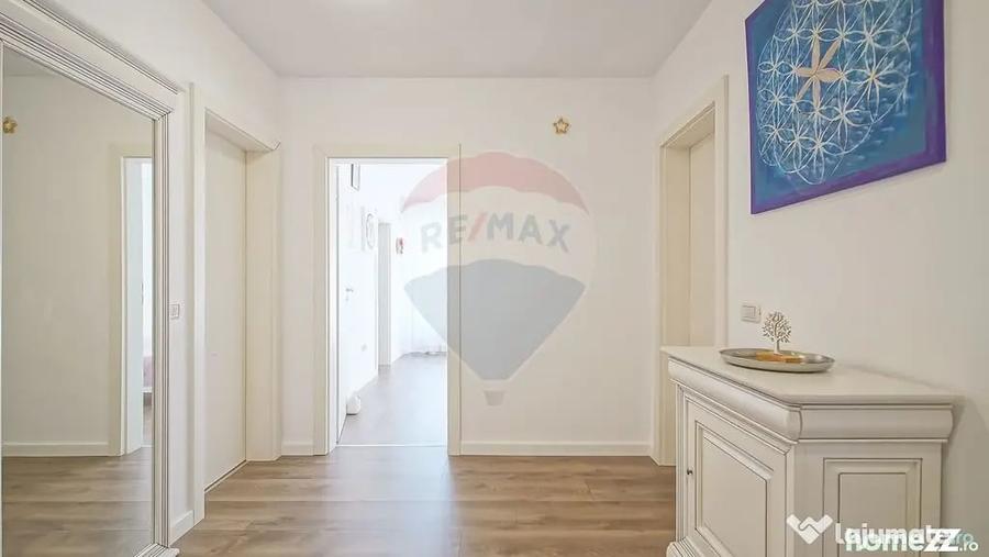 Apartament cu 5 camere decomandat în Noua