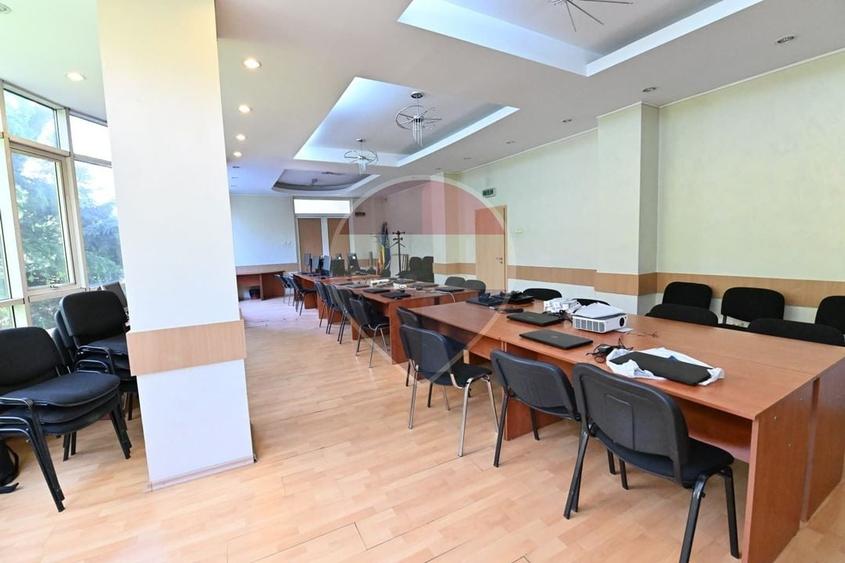 Birou, de 1,525 mp, în Central