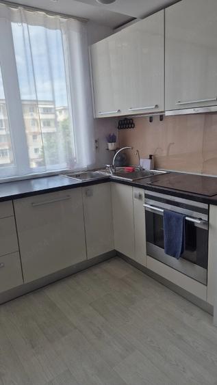 Apartament cu 4 camere decomandat în 22 Decembrie