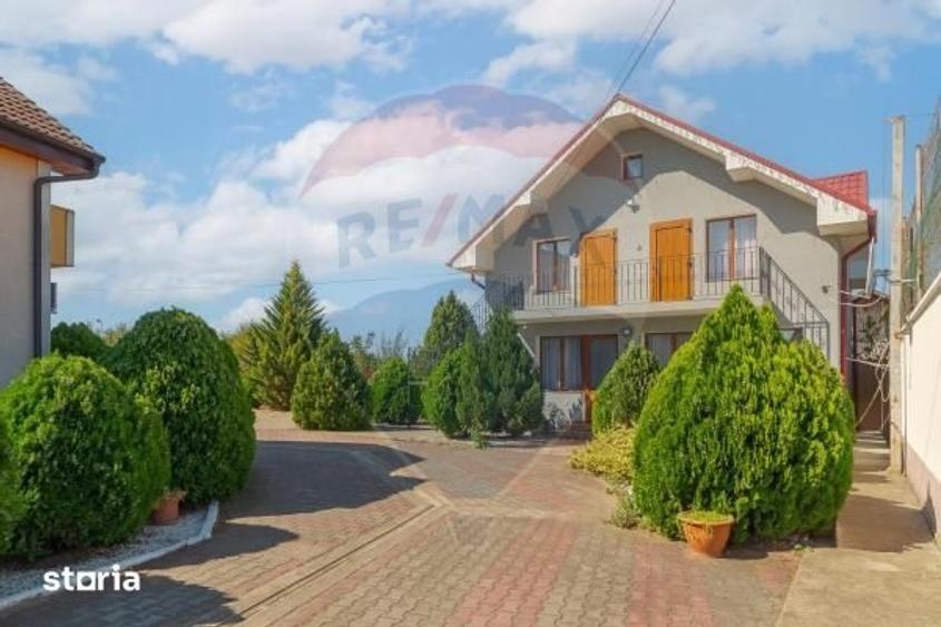 Casă cu Teren 5375 Mp în Sânmartin