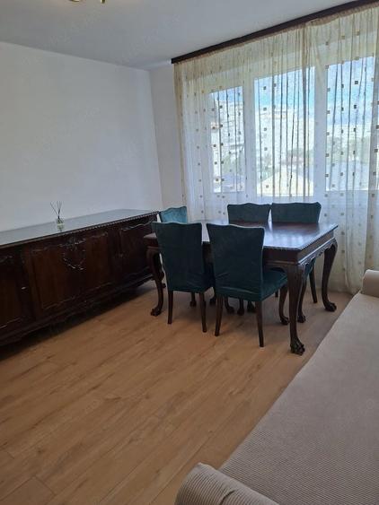Apartament cu 3 camere semidecomandat în Mihai Bravu