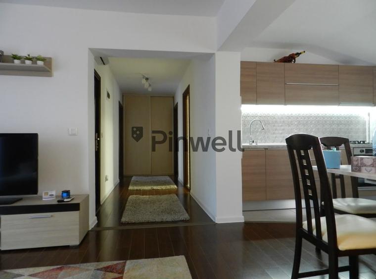 Apartament cu 3 camere semidecomandat, mobilat în Central