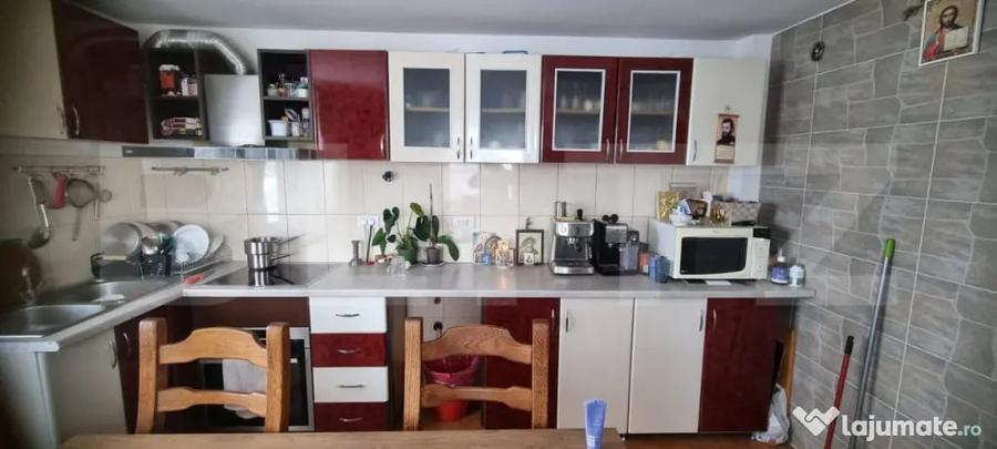 Casă cu 4 camere cu Teren 7000 Mp în Central