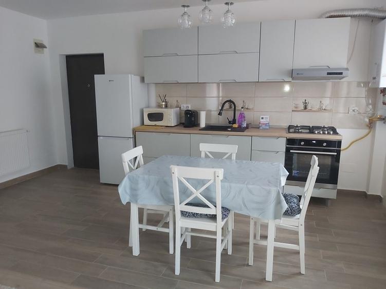 Apartament cu 3 camere decomandat în Florești