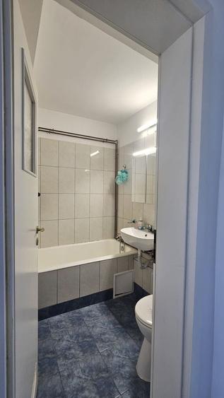 Apartament cu 3 camere decomandat, mobilat în Basarab