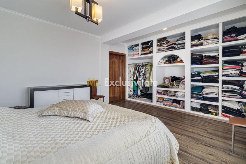 Casă individuală cu 7 camere cu Canalizare în Colentina