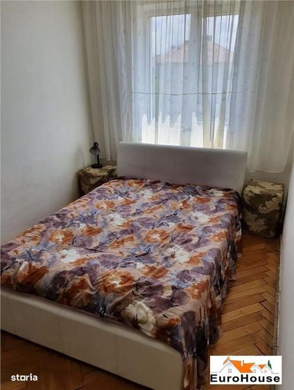 Apartament cu 3 camere decomandat în Cetate