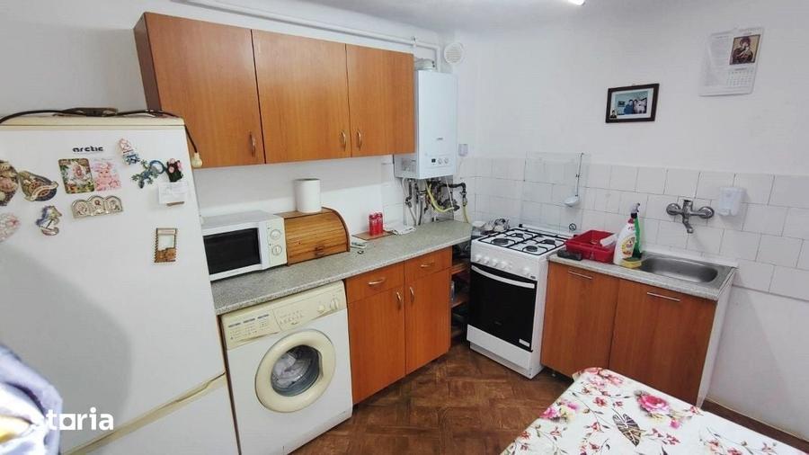 Casă cu 6 camere cu Teren 385 Mp în Dâmbul Rotund