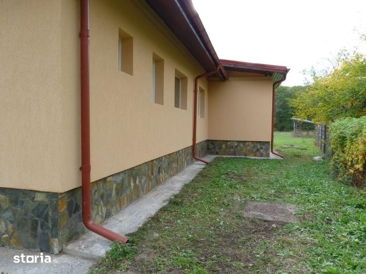 Casă cu 4 camere cu Teren 2100 Mp în Ludești