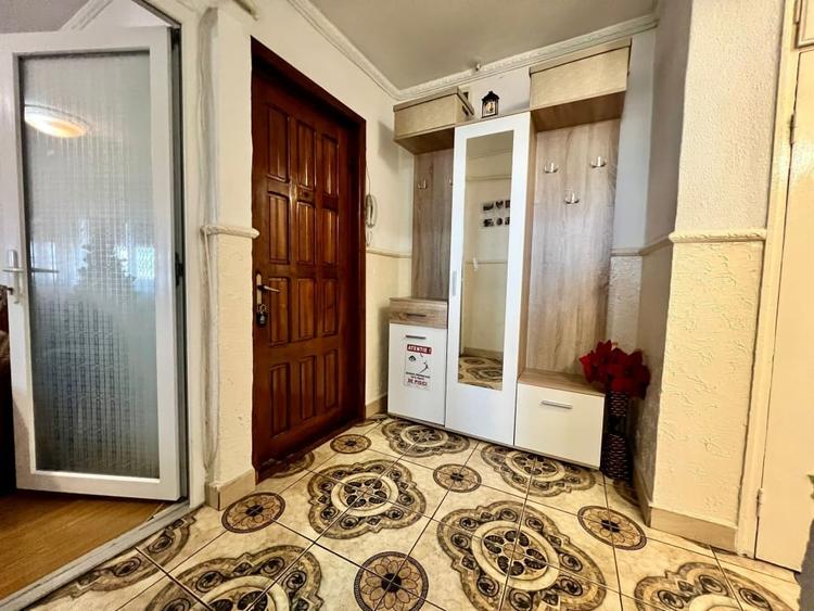 Apartament cu 3 camere decomandat, mobilat în Tecuci