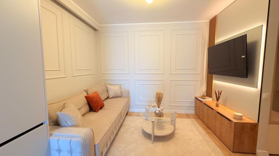 Apartament cu 3 camere semidecomandat în Florești