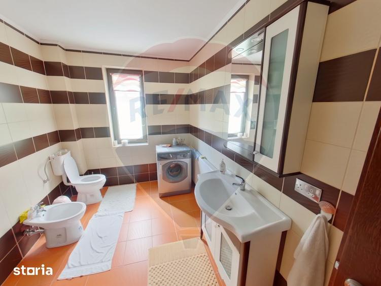 Casă cu 6 camere cu Teren 1505 Mp în Central