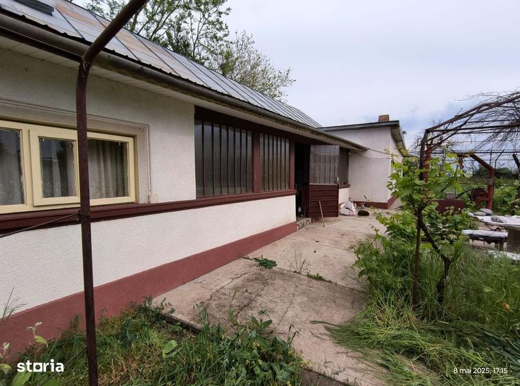 Casă cu 4 camere în Troianul