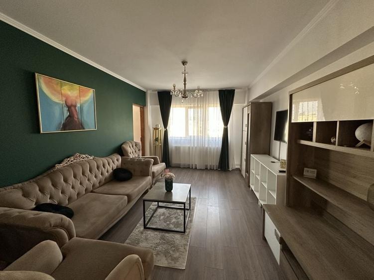 Apartament cu 4 camere decomandat în Calafat