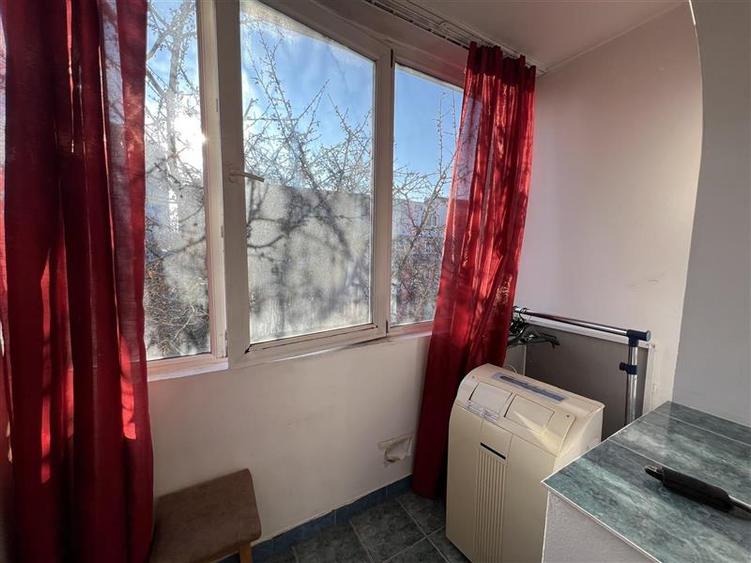 Apartament cu 2 camere nedecomandat, mobilat în Narcisa