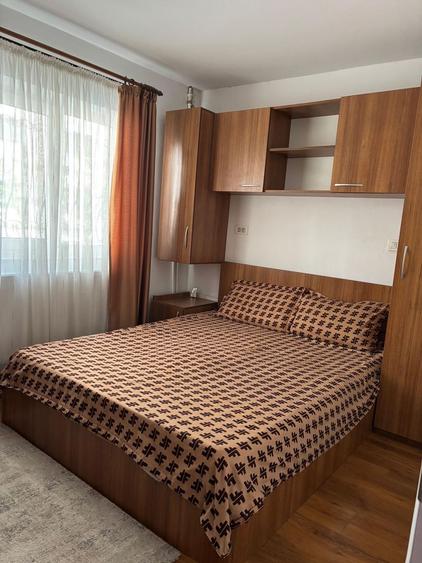 Apartament cu 2 camere semidecomandat, mobilat în Poarta 6
