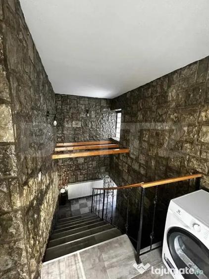 Casă cu 4 camere cu Teren 4472 Mp în Central