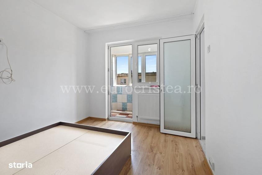 Apartament cu 3 camere semidecomandat în Central