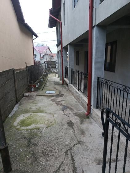 Casă cu 5 camere cu Teren 700 Mp în Blejoi