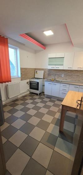 Apartament cu 4 camere decomandat în Dobroești