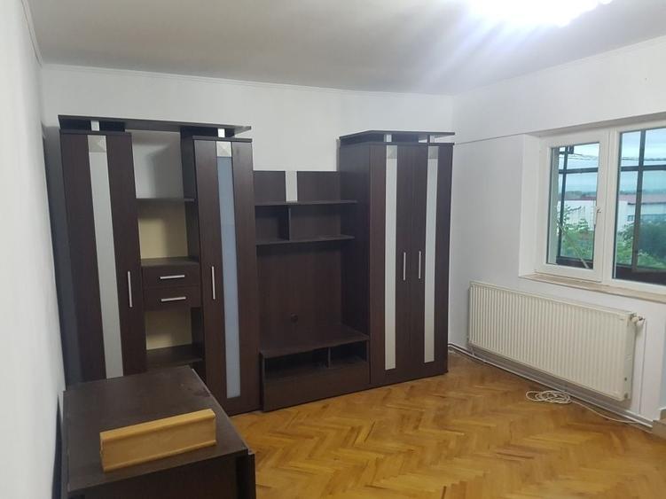 Apartament cu 3 camere decomandat în Dacia