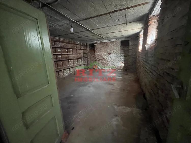 Casă cu 3 camere cu Teren 1623 Mp în Central