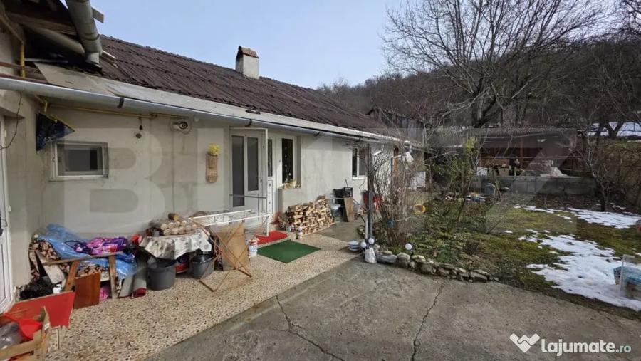 Casă cu 4 camere cu Teren 1500 Mp în Central