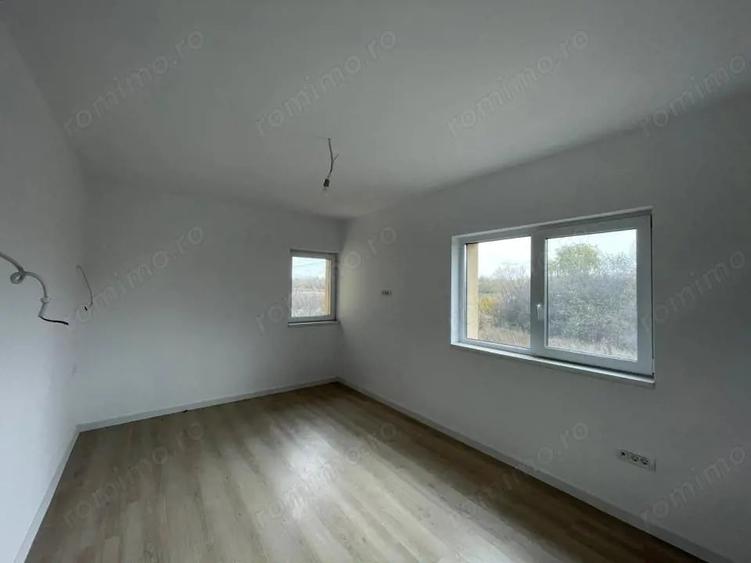 Casă cu 5 camere cu Teren 470 Mp în Ghiroda