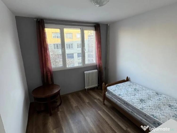 Apartament cu 3 camere decomandat în Militari